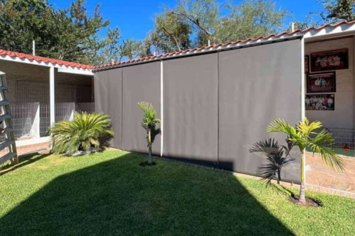 Toldo enrollable: Protege tu auto y espacio de la lluvia y el sol